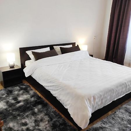 Comfortable Apartments In Centre With 3 Bedrooms Ровно Экстерьер фото
