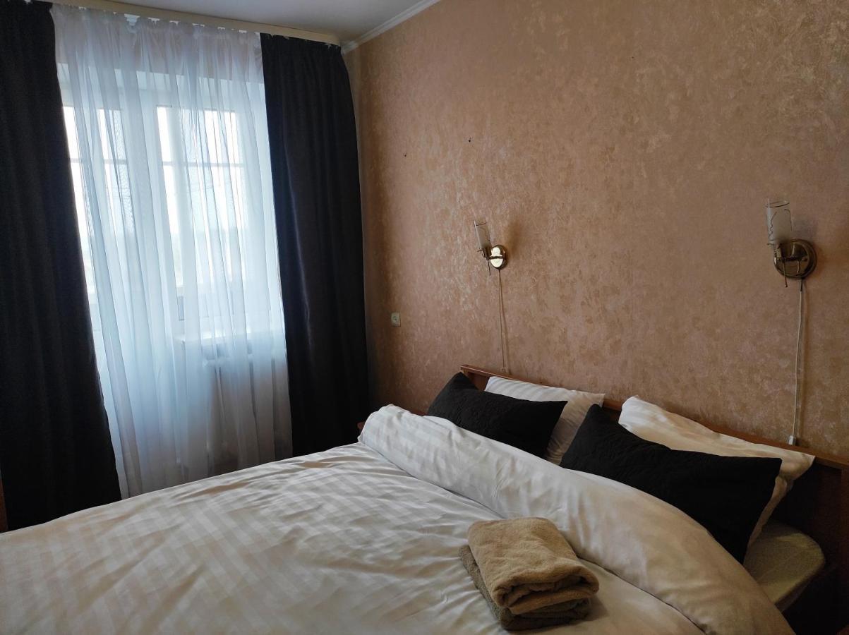 Comfortable Apartments In Centre With 3 Bedrooms Ровно Экстерьер фото