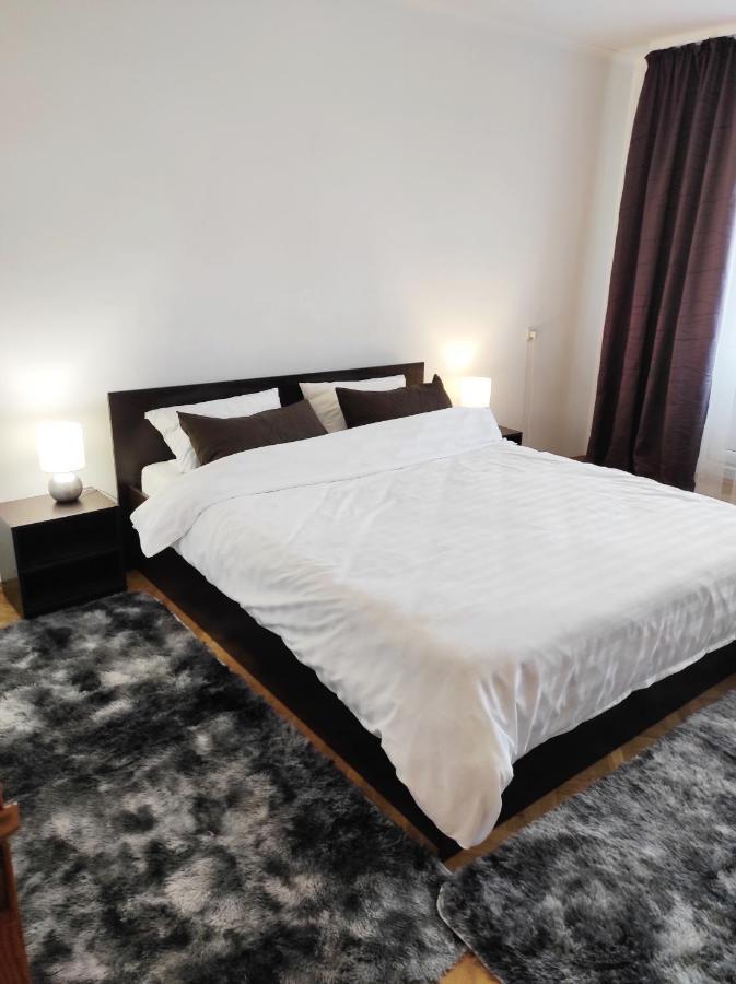 Comfortable Apartments In Centre With 3 Bedrooms Ровно Экстерьер фото